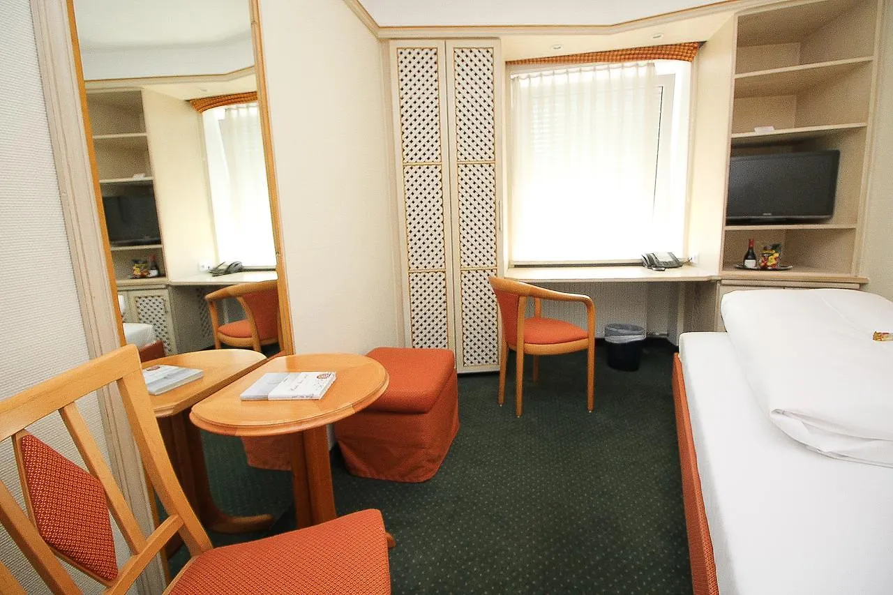 Hotel Leopold Мюнхен